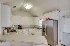 House (3 Bedrooms) | Private kitchen | Paper towels - Raymond Home ~ 17 Mi to Downtown Jackson! (Raymond)