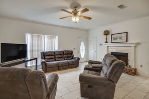 House (3 Bedrooms) | Living area - Raymond Home ~ 17 Mi to Downtown Jackson! (Raymond)