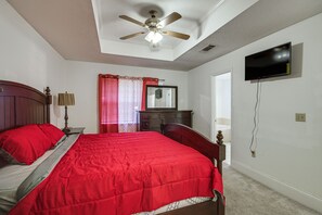 3 bedrooms, laptop workspace, iron/ironing board, bed sheets - Raymond Home ~ 17 Mi to Downtown Jackson! (Raymond)