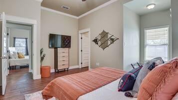 3 bedrooms, iron/ironing board, bed sheets