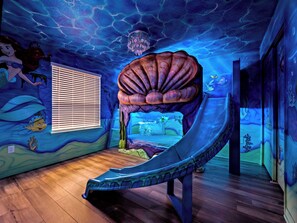 Children’s area - Rebel Reef 8 BR Villa Themed Rooms, Pool,Arcade by Blue Sky Villas (Kissimmee)