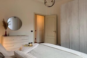 2 bedrooms, in-room safe, desk, soundproofing