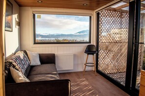 Basic Cabin, 2 Bedrooms, Kitchen, Mountain View | Living area