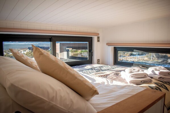 Basic Cabin, 2 Bedrooms, Kitchen, Mountain View | 2 bedrooms, soundproofing, free WiFi - Tiny Homes Villa Cariño (Natales)