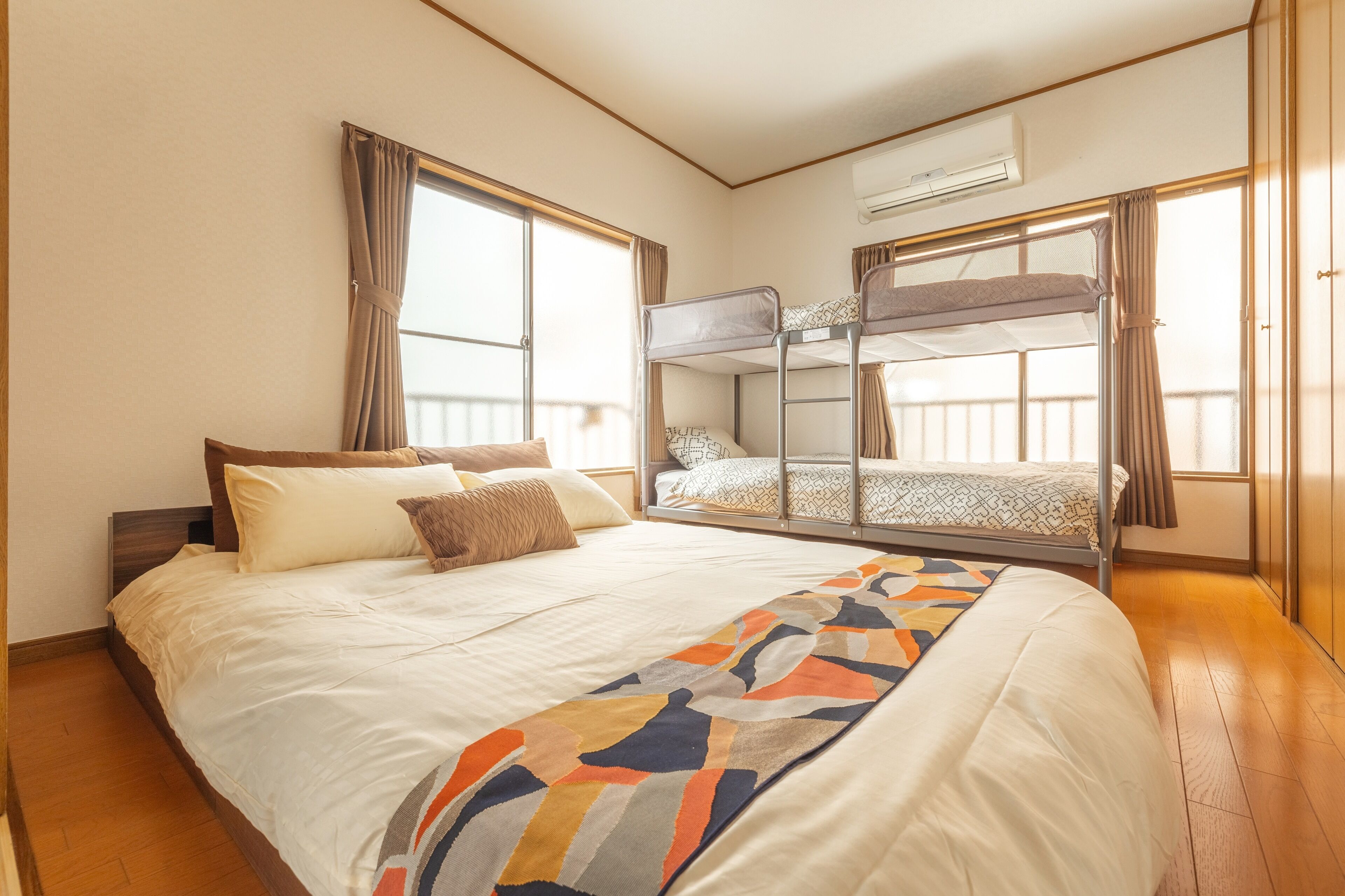 3 bedrooms, iron/ironing board, travel cot, free WiFi