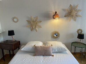 4 bedrooms, desk, iron/ironing board, free WiFi