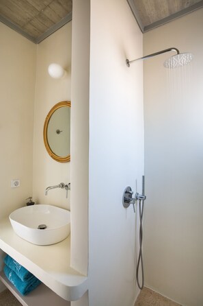 Family House, 2 Bedrooms, Non Smoking, Hill View | Bathroom | Shower, hair dryer, towels, soap - Flaros Village (Sifnos)