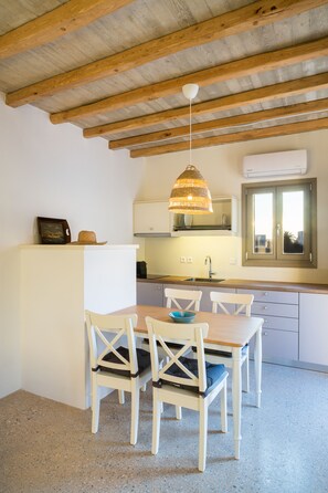 Casa família, 2 quartos, para não fumantes, vista para a colina | Cozinha privada | Geladeira grande, máquina de café expresso, cafeteira/chaleira