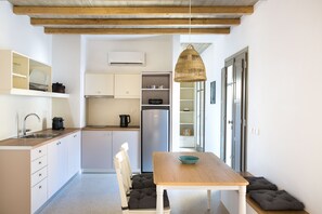 Family Villa, 2 Bedrooms, Non Smoking, Hill View | Private kitchen