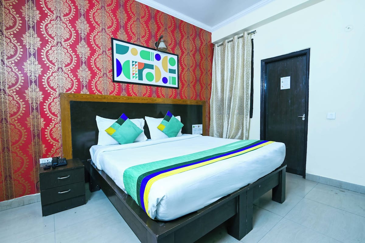 Economy Room