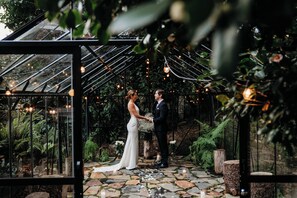 Interior - Luxury Treetop Escape with a Garden glasshouse (Kalorama)