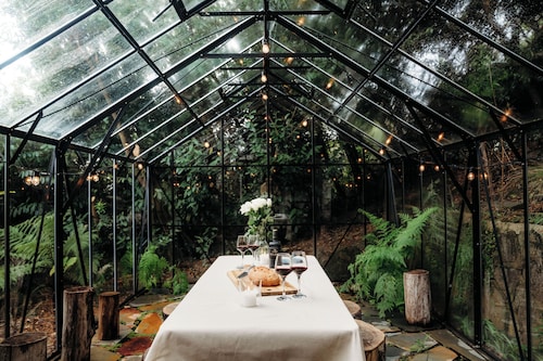 Luxury Treetop Escape with a Garden glasshouse