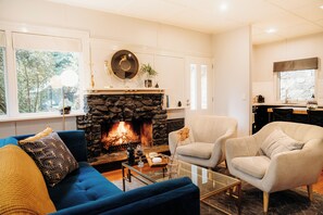 Una televisión de pantalla plana