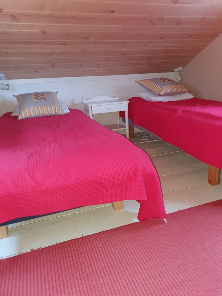 Strandnära Stuga vid Sjön Möckeln Stenbrohult Vrbo