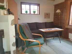 Fernseher, DVD-Player, Bücher