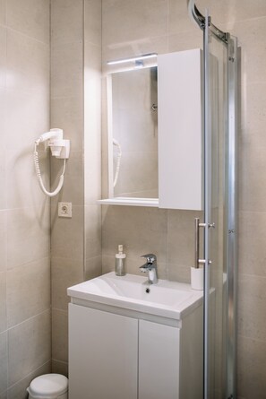 Superior Studio Suite | Bathroom - Art Deco City Walls Studios by DuHomes (Dubrovnik)