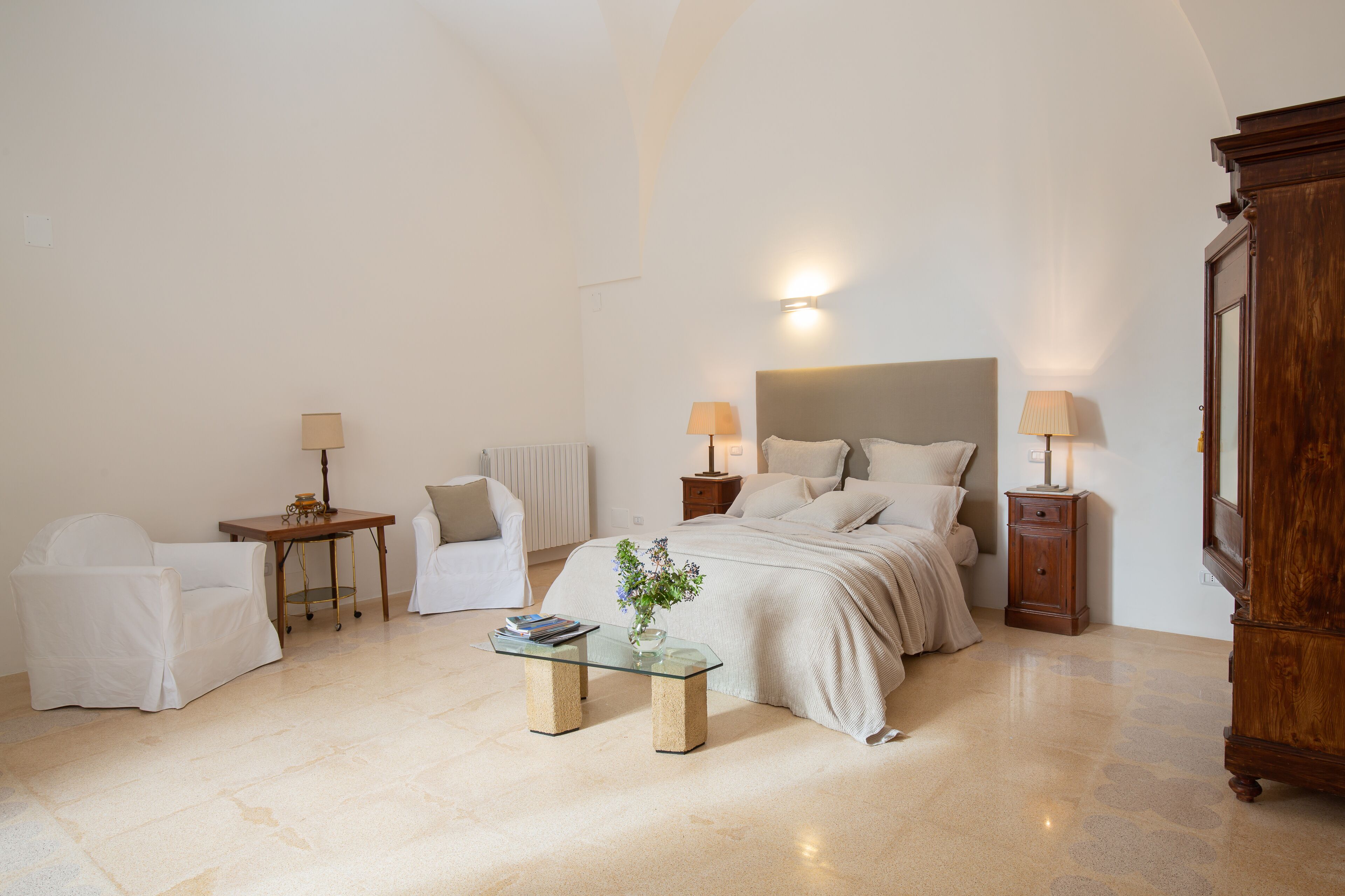 5 camere, una scrivania, Wi-Fi, lenzuola