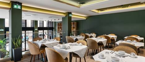 Daily continental breakfast (EUR 12 per person)