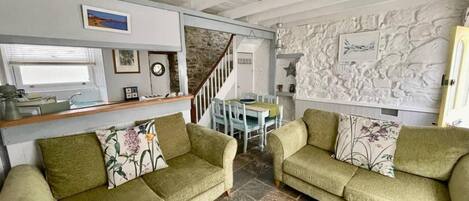 Cottage | Living area