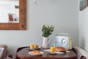 Cottage | Dining
