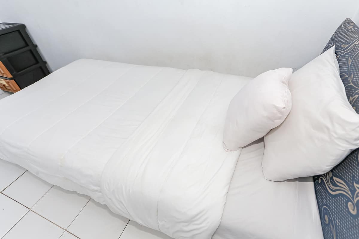 Economy Double Room | Bed sheets