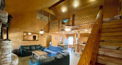 2 Pools! Adult & Kids Pools~Huge Poolside Entertainment Area, Cabana, Porch!