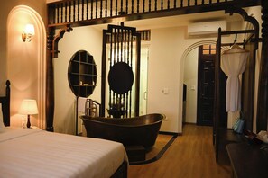 Executive Double Room | Meja, Wi-fi percuma, cadar katil