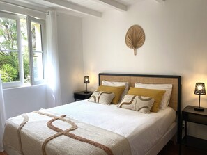 2 habitaciones, tabla de planchar con plancha, cuna de viaje y wifi 