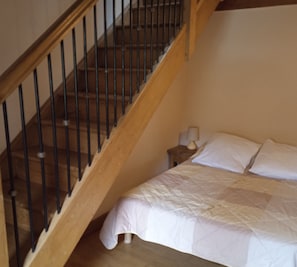 2 chambres, fer et planche à repasser
