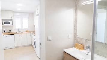 Refrigerador, microondas, parrilla de estufa y lavavajillas