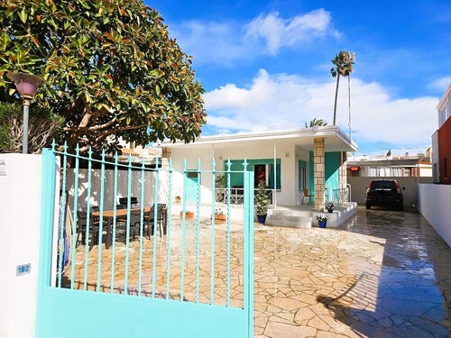 Family-friendly chalet located 2 minutes from the beach. (Private parking)