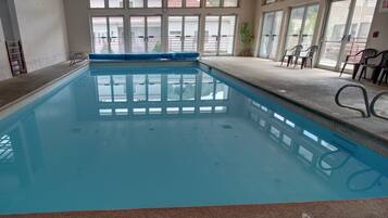 Een verwarmd zwembad