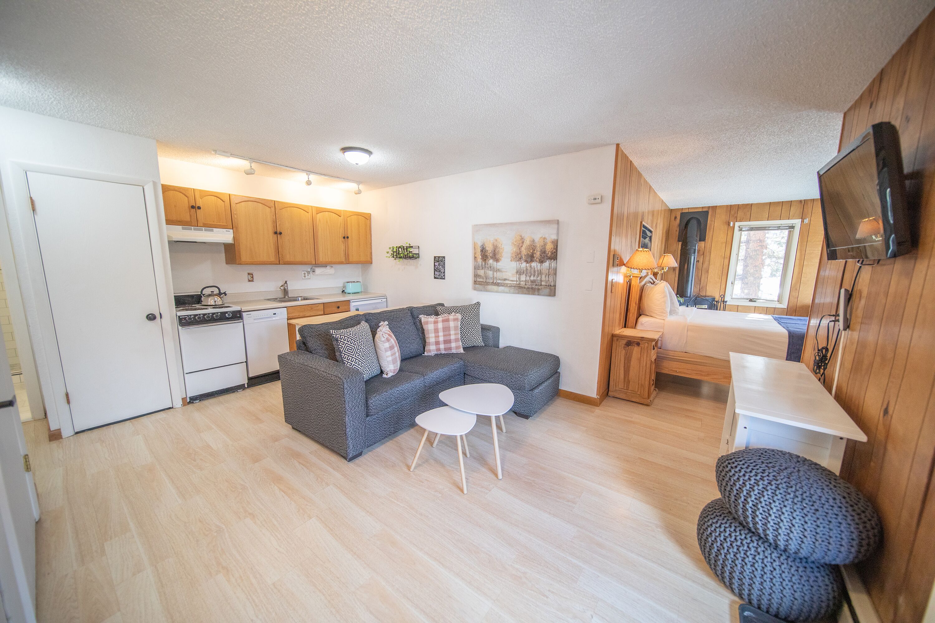 Lg. Cozy Studio close to Snake River!