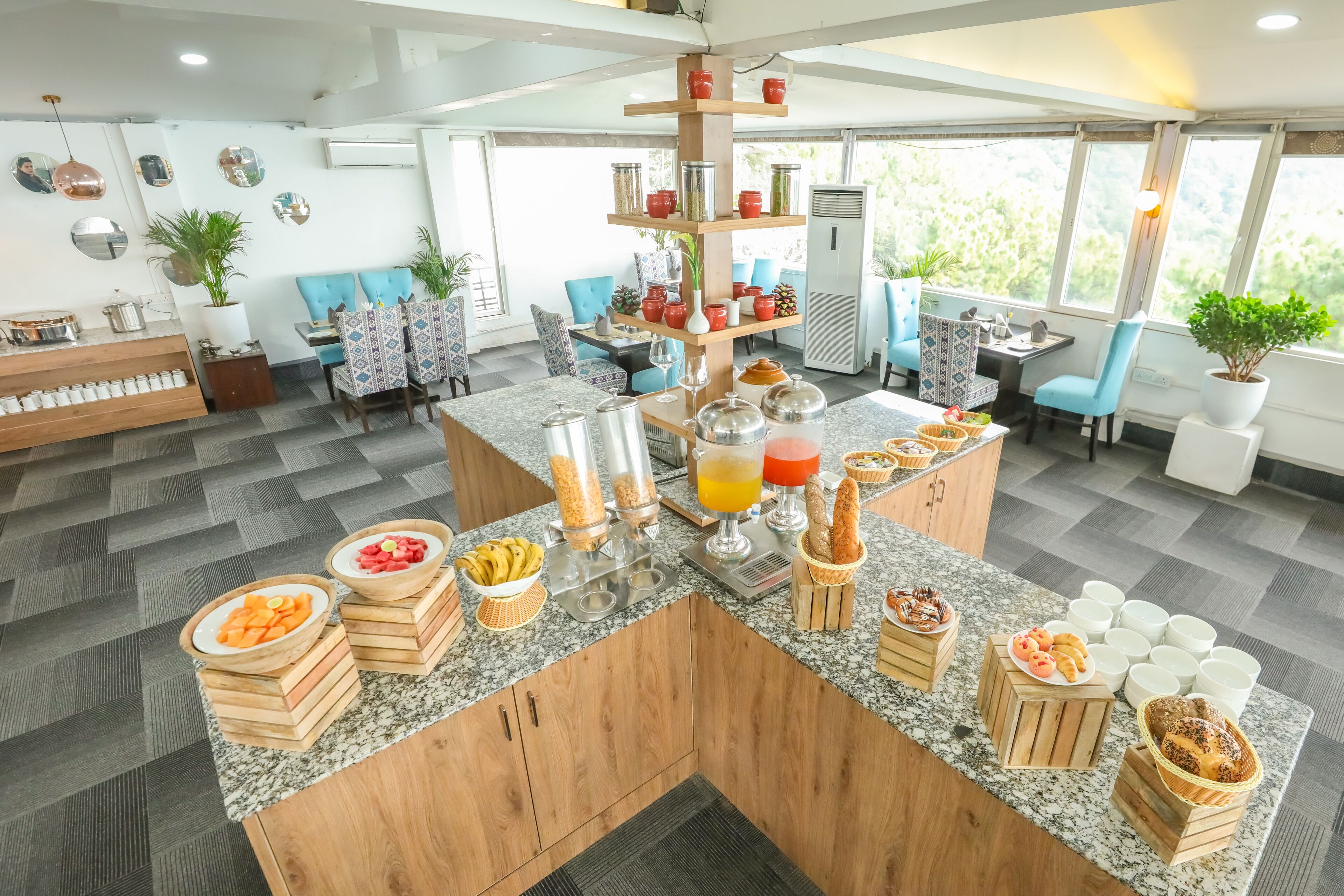 Daily buffet breakfast for a fee