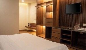 Comfort Room | Down comforters, Select Comfort beds, laptop workspace, WiFi (free) - Saalak Lite Eliot Exotica  (Dharamshala)