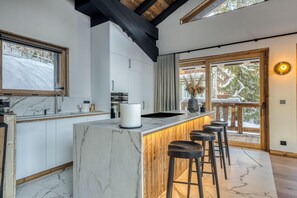 Fridge, microwave, oven, stovetop - Chalets de La Clusaz - Appartement Le Renne (La Clusaz)