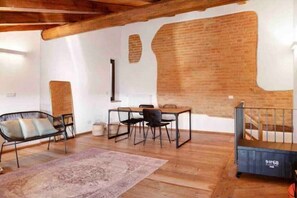 Interior - 2 Bedroom Private vacation home in Montemagno (Montemagno)