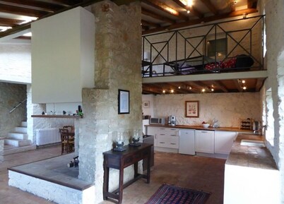 perfect 4 bedroom villa, with amazing view, full AC and infinity pool n. Orvieto