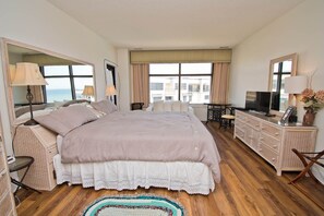 4 bedrooms, iron/ironing board, WiFi