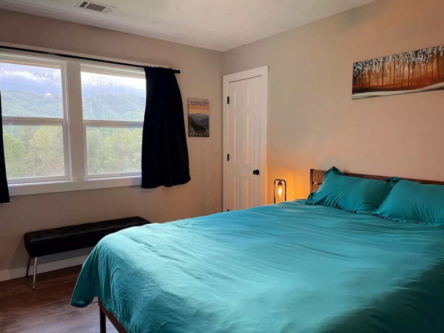 4 Schlafzimmer, Schreibtisch, Bügeleisen/Bügelbrett, kostenloses WLAN
