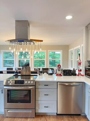 Fridge, microwave, oven, stovetop - Breathtaking views of Shenandoah National Park with heated pool and hot tub. 

 (Sperryville)