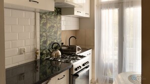 Apartment | Private kitchen | Mini-fridge, oven, stovetop, cookware/dishes/utensils - Sandy Beach by 3City Rentals  (Sopot)