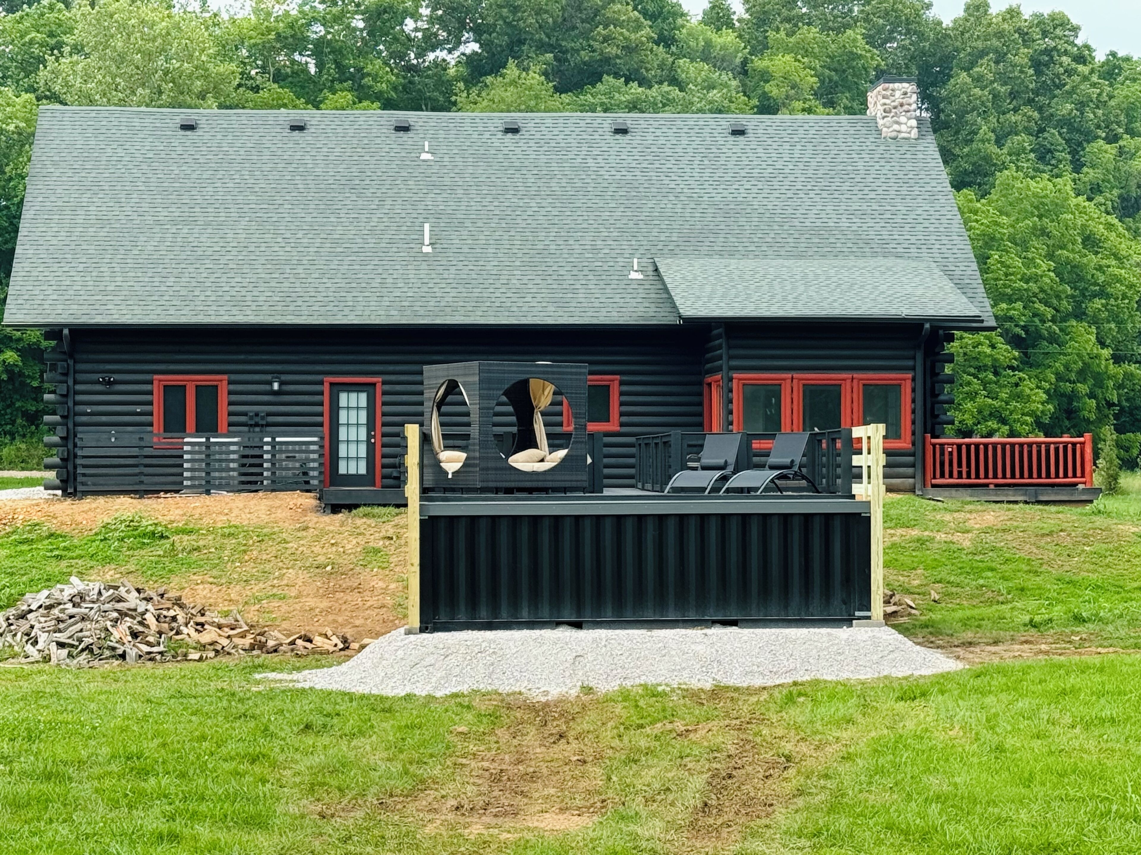 Cabin heated POOL on Creek,Gravel Trail, Hot Tub&Sauna on 5 acres 12 mins to DTR