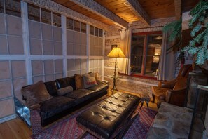 TV, fireplace, stereo - The Lodge Banner Elk..minutes from Beech & Sugar skiing! (Avery County)