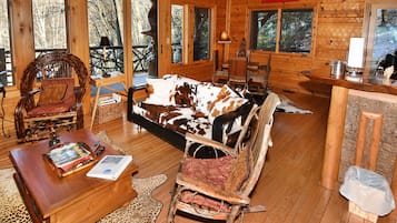 Fernseher, Kamin, Stereoanlage