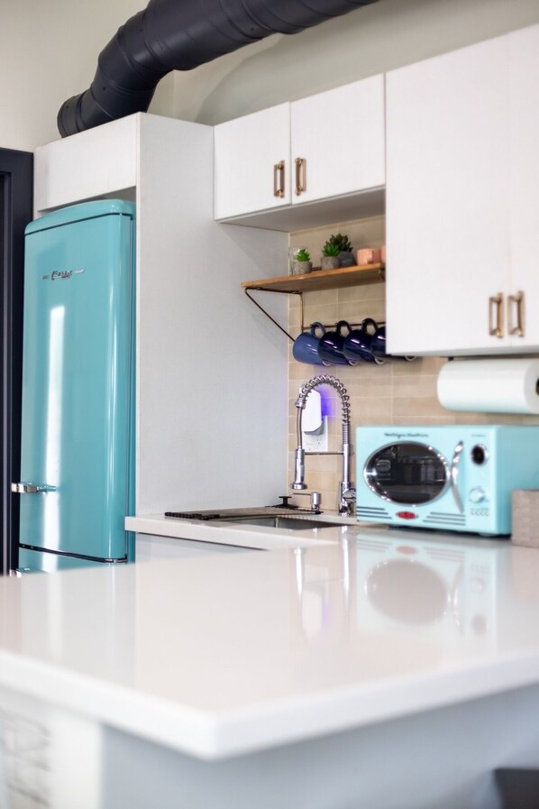 Refrigerador, microondas, horno, placa de cocina