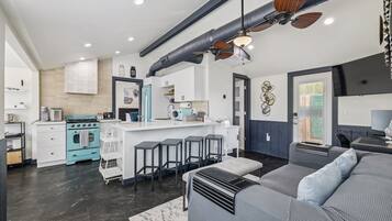 Smart TV, computer monitors