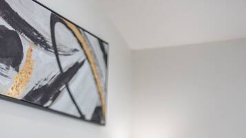 4 bedrooms, desk, iron/ironing board, free WiFi