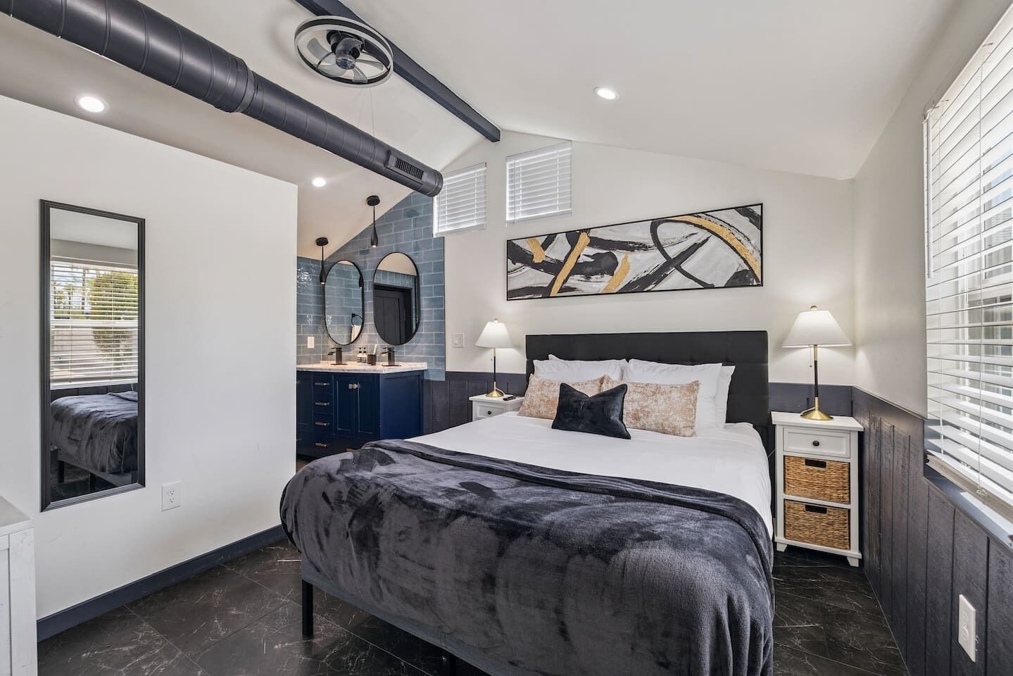 4 bedrooms, desk, iron/ironing board, free WiFi