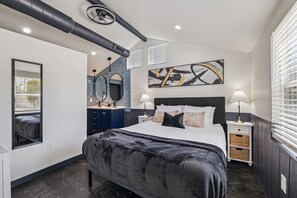 4 soveværelser, skrivebord, strygejern/strygebræt, gratis Wi-Fi